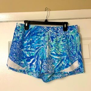 Size LG Lilly Pulitzer luxletic ocean trail shorts